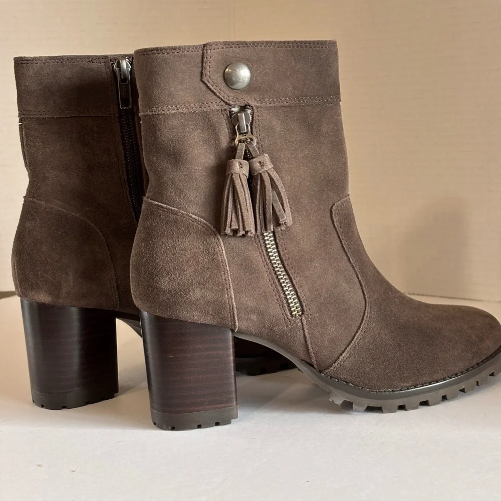 Johnston & Murphy Women's NWOT Brown Suede Ankle Boots SZ 7